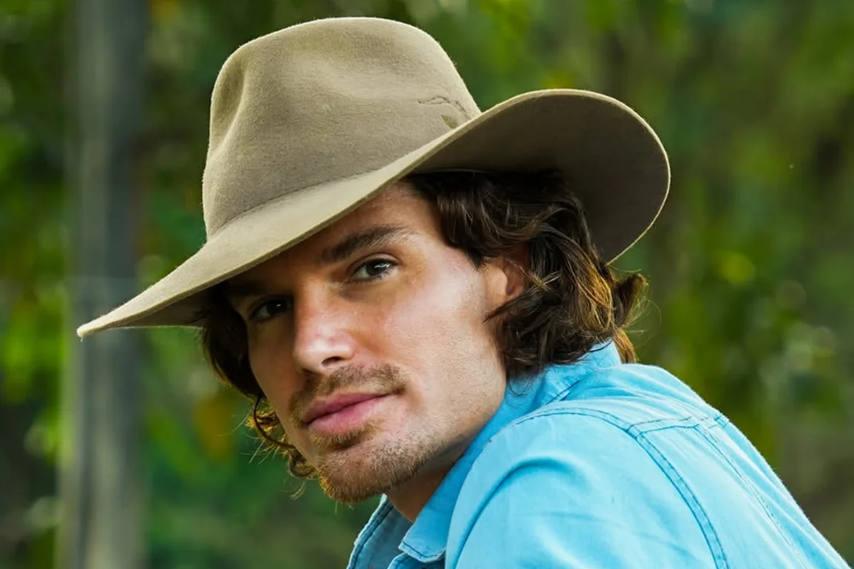 O ator Jonatas Faro. O ator Jonatas Faro.