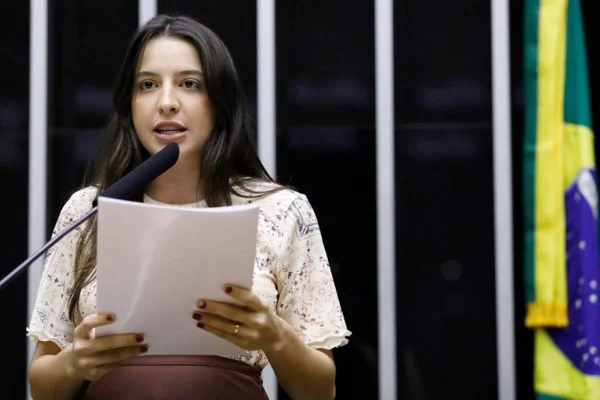 deputada Amanda Gentil - Metrópoles