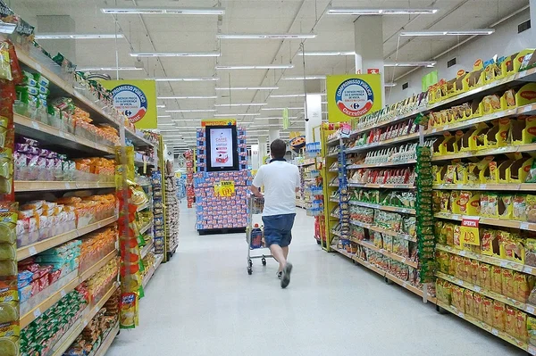 Intenção de consumo das famílias tem em outubro nova mínima histórica, diz CNC