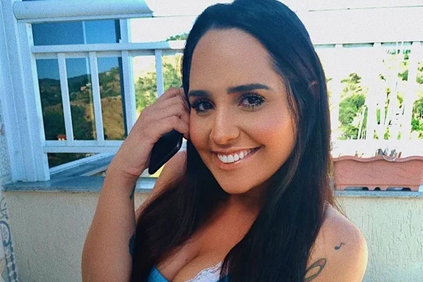 Perlla posta foto de biquíni e provoca: “Novinhas e novinhos piram”