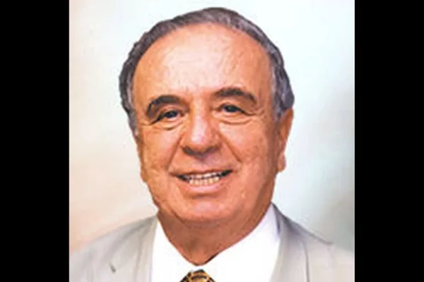 Vitor Sapienza sorrindo