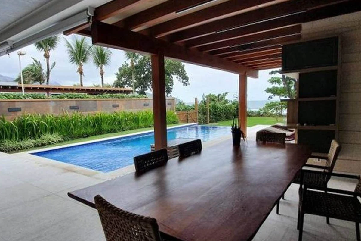 Mansão de Medina e Yasmin na Praia de Maresias, litoral de São Paulo Mansão de Medina e Yasmin na Praia de Maresias, litoral de São Paulo