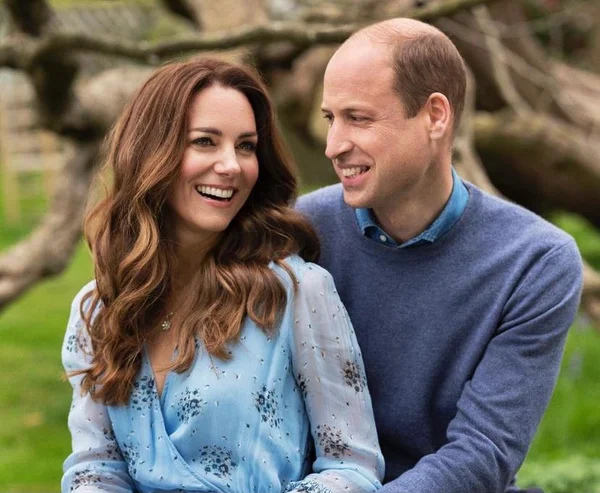 Anel de noivado de Kate, que pertenceu à Diana, foi presente de Harry