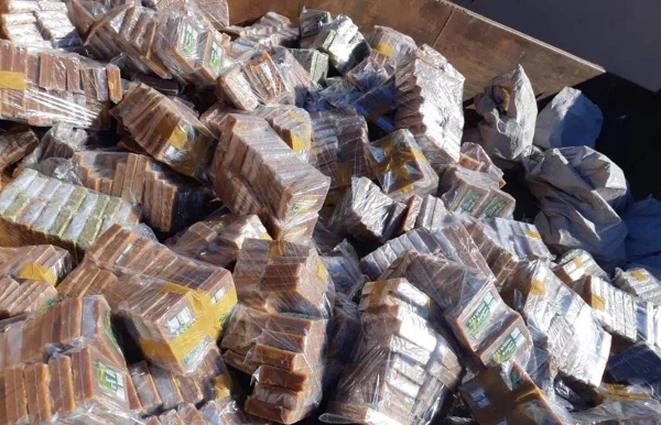 Uma tonelada e meia de rapadura é apreendida em fábrica clandestina