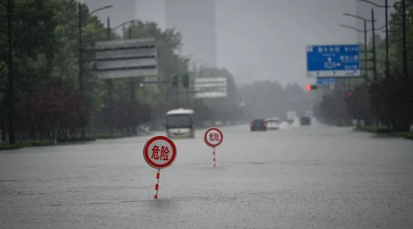 Chiva de mil anos que atingiu a cidade de Zhengzhou, China - Metrópoles