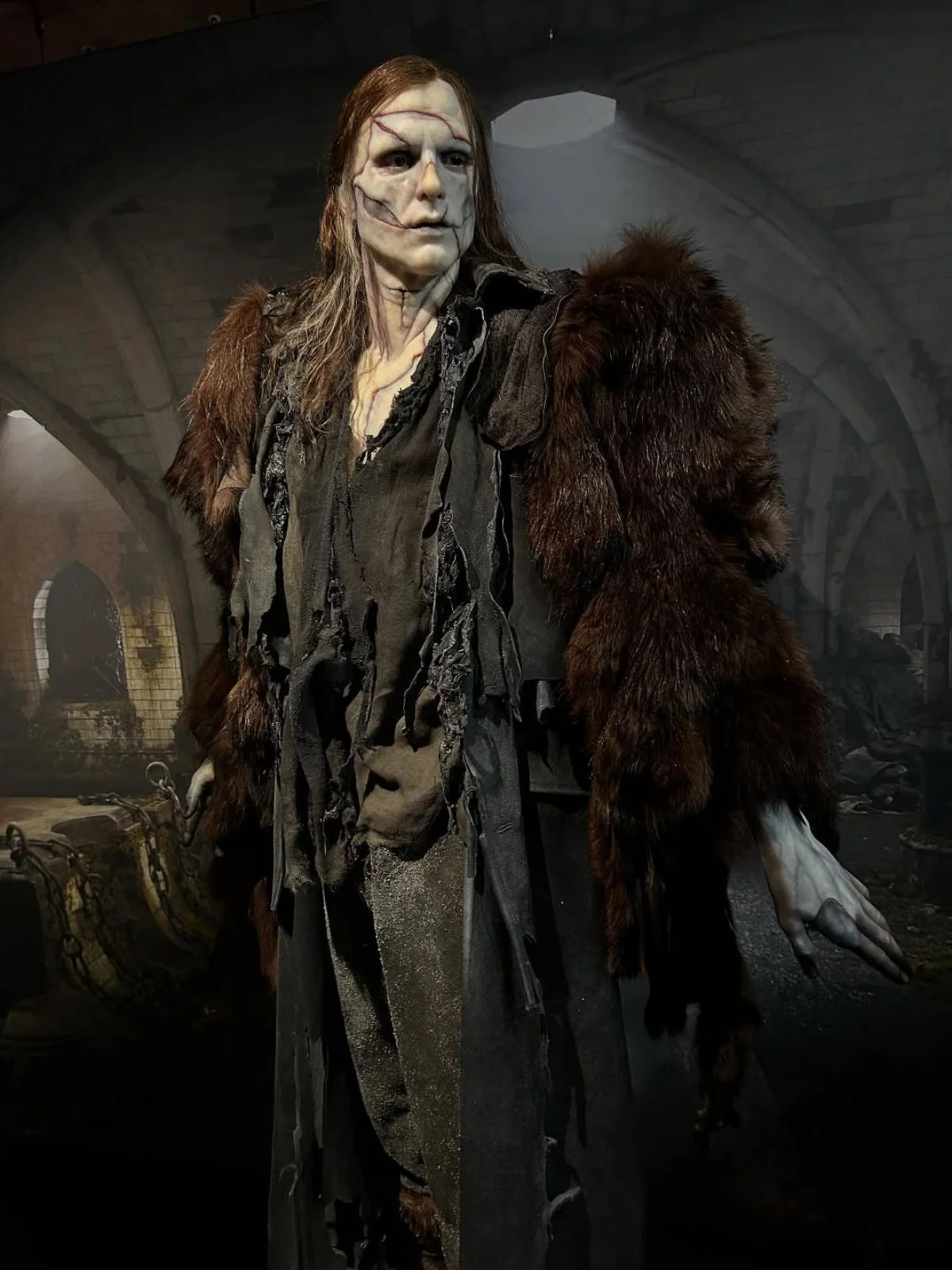 figurinos frankensteinSaveClip.App 564322545 18537346372042314 5966994534381437302 n