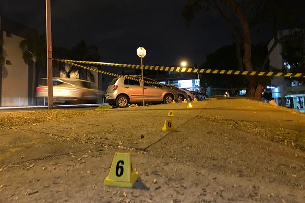 Briga de casal gay termina em esfaqueamento na L2 Norte