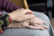Na maioria das vezes, acontece em pessoas acima dos 50 anos, entretanto, também é possível acometer jovens. A doença pode acontecer devido a cinco principais causas
Na maioria das vezes, acontece em pessoas acima dos 50 anos, entretanto, também é possível acometer jovens. A doença pode acontecer devido a cinco principais causas