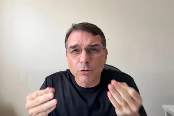 Imagem colorida, senador Flávio Bolsonaro (PL-RJ)