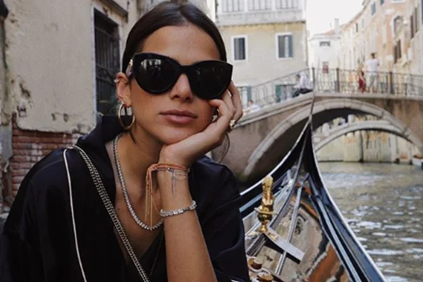 Bruna Marquezine encontra brasileiros em Veneza e reação é inusitada