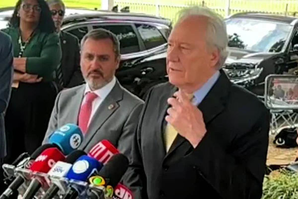 Lewandowski diz que governo não foi avisado de ação no Rio; Andrei afirma que PF sabia