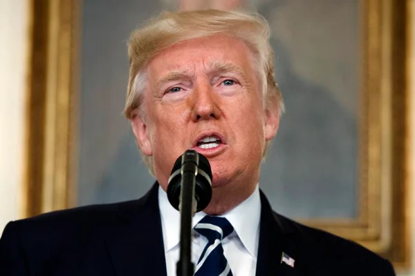 Trump anuncia autorização de uso de plasma convalescente contra a Covid-19