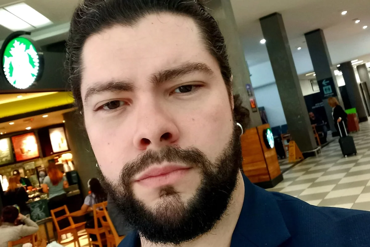 Lucas Campos é dublador e diretor de dublagem. No currículo coleciona os trabalhos: Flins (nos comerciais de Genshin Impact), Crocodilo (no anime Esquadrão Suicida Isekai), - Atilla (na novela Coração de Mãe) e Tahir (na novela Meu Nome é Farah).
Lucas Campos é dublador e diretor de dublagem. No currículo coleciona os trabalhos: Flins (nos comerciais de Genshin Impact), Crocodilo (no anime Esquadrão Suicida Isekai), - Atilla (na novela Coração de Mãe) e Tahir (na novela Meu Nome é Farah).
