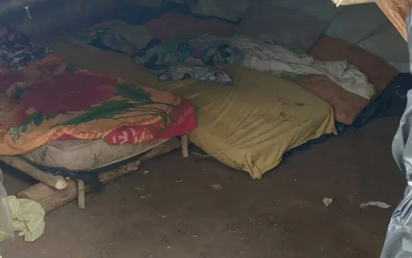 Esconderijo de homem preso por abusar de filha bebê e enteada, em Mara Rosa, Goiás