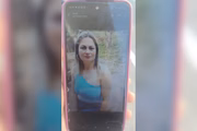 Segundo a Polícia Militar (PM), a mulher foi encontrada com o rosto queimado e um suspeito foi preso