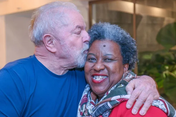 Imagem colorida mostra o presidente Luiz Inácio Lula da Silva e a deputada MAcaé Evaristo - Metrópoles