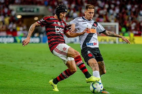 Em clássico de 8 gols, Vasco empata com o Flamengo nos acréscimos