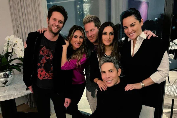 Guillermo Rosas com Anahí, Maite Perroni, Christopher Uckerman, Dulce Maria e Christian Chavez - Metrópoles