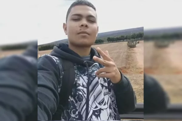 Saiba quem é o homem que atacou ex-mulher com facão em pastelaria