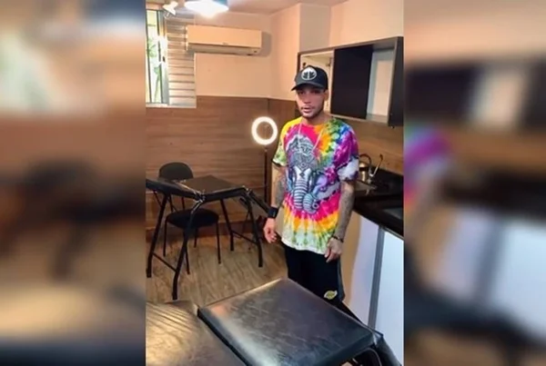 Homem de boné