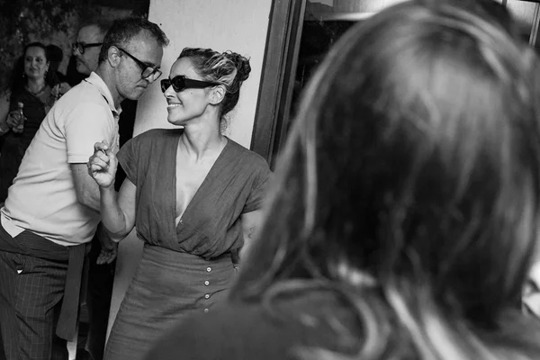 Mônica, Luisca e Johnny recebem em festa animada de Ilca Maria Estevão