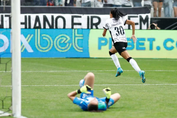 Corinthians faz três no Palmeiras e vai à semi da Supercopa do Brasil