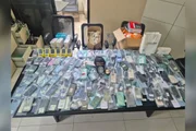 Diversos celulares também foram apreendidos pelos investigadores