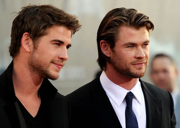 Liam Hemsworth revela dificuldade no relacionamento com o irmão Chris