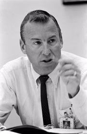 O astronauta James A. Lovell Jr., piloto do módulo de comando da tripulação principal da Apollo 8