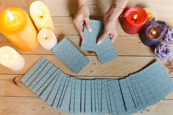 Confira as previsões do tarot em setembro para todos os signos