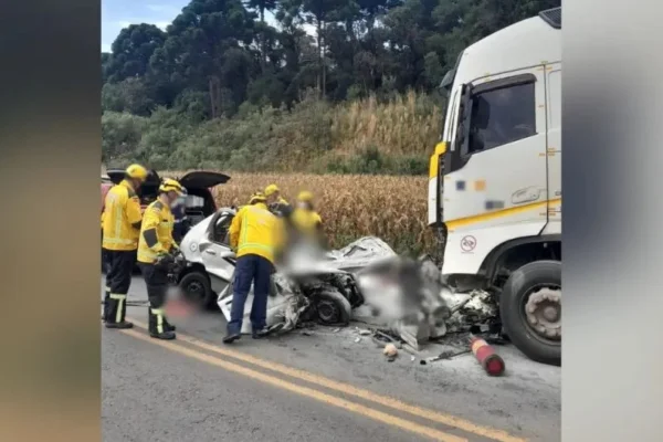 Imagem colorida mostra acidente que deixou quatro mortes em Santa Catarina - Metrópoles
