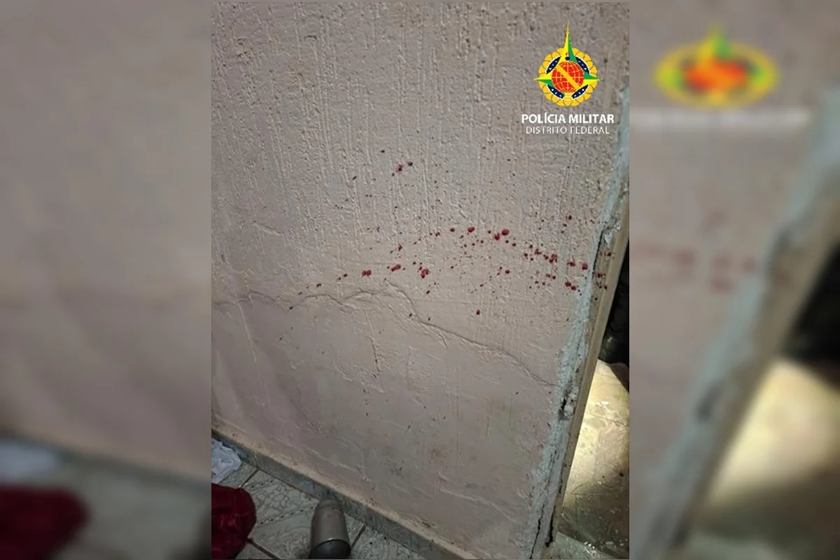 Respingos de sangue em uma parede Respingos de sangue em uma parede