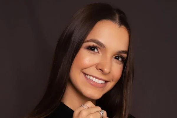 Empresária Júlia Munhoz lançará livro sobre negócios no Instagram