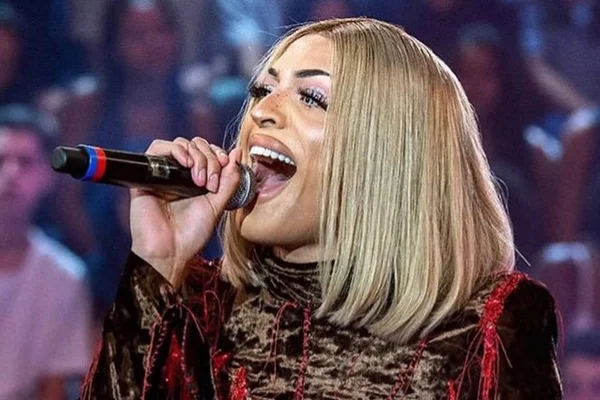 Pabllo Vittar causa imitando como geme o brasileiro no Altas Horas