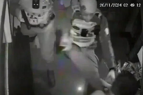 Vídeo desmente versão de PMs sobre abordagem que matou estudante em SP
