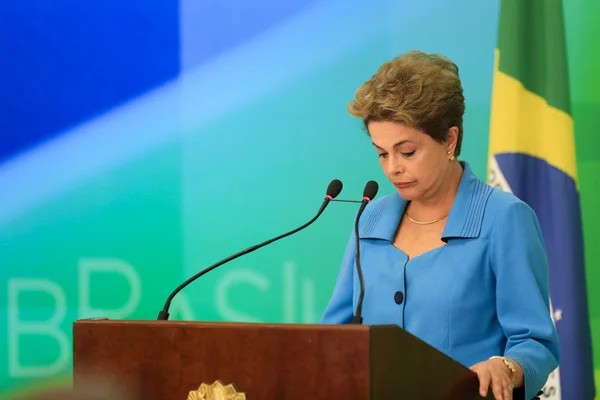 Em entrevista à BBC, Dilma promete lutar para voltar ao governo