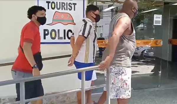 Flanelinhas presos por extorsão contra turistas