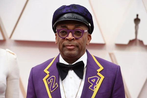 Diretor Spike Lee faz homenagem a Kobe Bryant no Oscar 2020