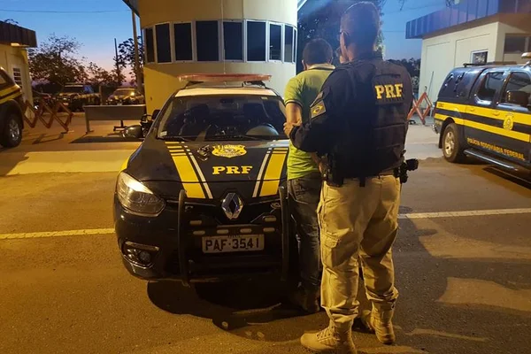 PRF apreende R$ 100 mil em Teresina e suspeita de crime eleitoral