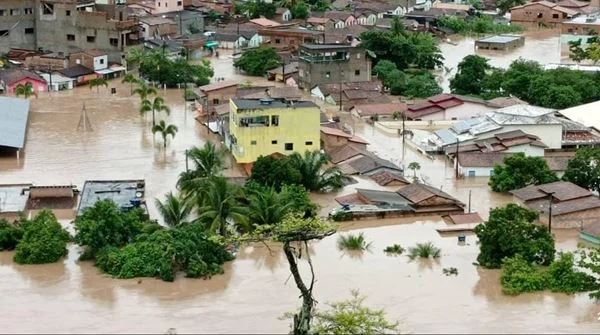 Recursos federais para locais afetados por chuva são velhos, diz Bahia