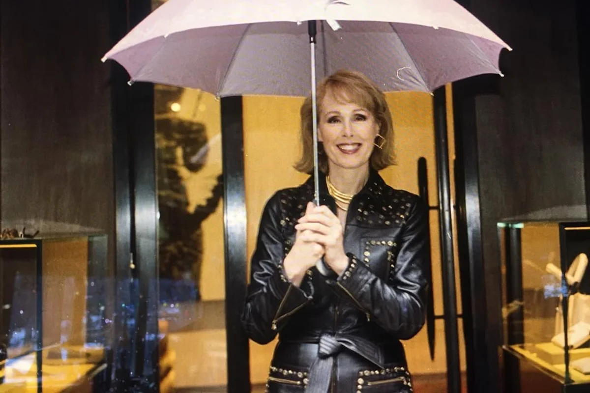 Escritora e jornalista, E. Jean Carroll acusa Trump de abuso sexual desde 2019 Escritora e jornalista, E. Jean Carroll acusa Trump de abuso sexual desde 2019
