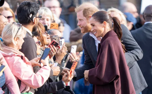 Harry e Meghan fazem 1ª aparição pública no Reino Unido após volta dos EUA - Metrópoles