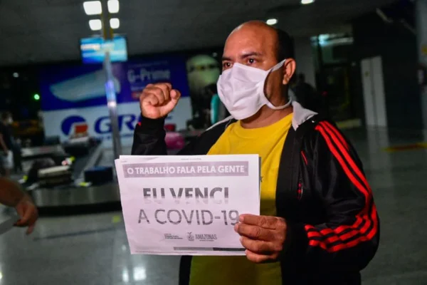 Mais 25 pacientes recuperados da Covid-19 retornam a Manaus