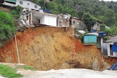 Cratera na Nova Subida de Petrópolis