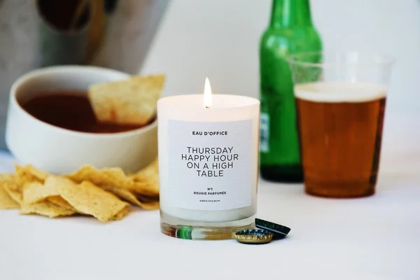 Velas com aroma de escritório e happy hour viram hit na pandemia