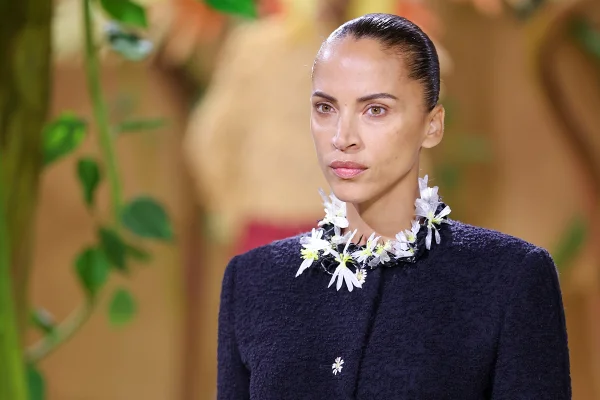 Chanel explora o lúdico e o excêntrico em acessórios de alta-costura - destaque galeria