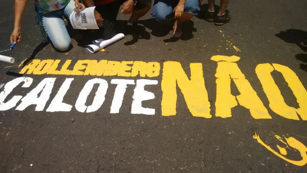 Manifestantes ocupam Avenida Paulista contra cortes na Educação