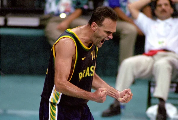 Oscar Schmidt recebeu título de Cidadão Honorário de Brasília em 1998