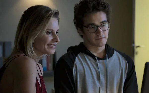 Órfãos da Terra: Benjamin faz sexo com Letícia, mas cobrança a afasta