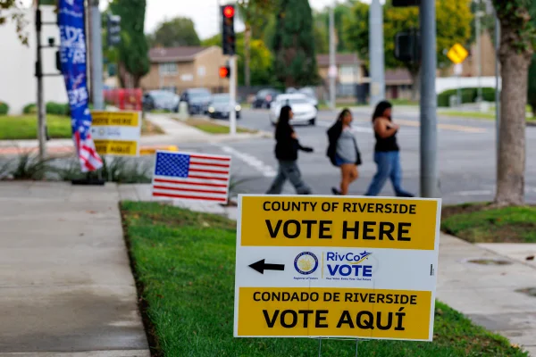 A votação antecipada começou na Biblioteca La Sierra em 30 de outubro de 2026 em Riverside, CA